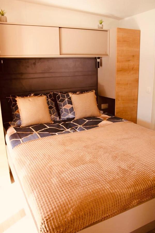 Mobile Home Peponi Del Mar, Brand New ビオグラード・ナ・モル エクステリア 写真