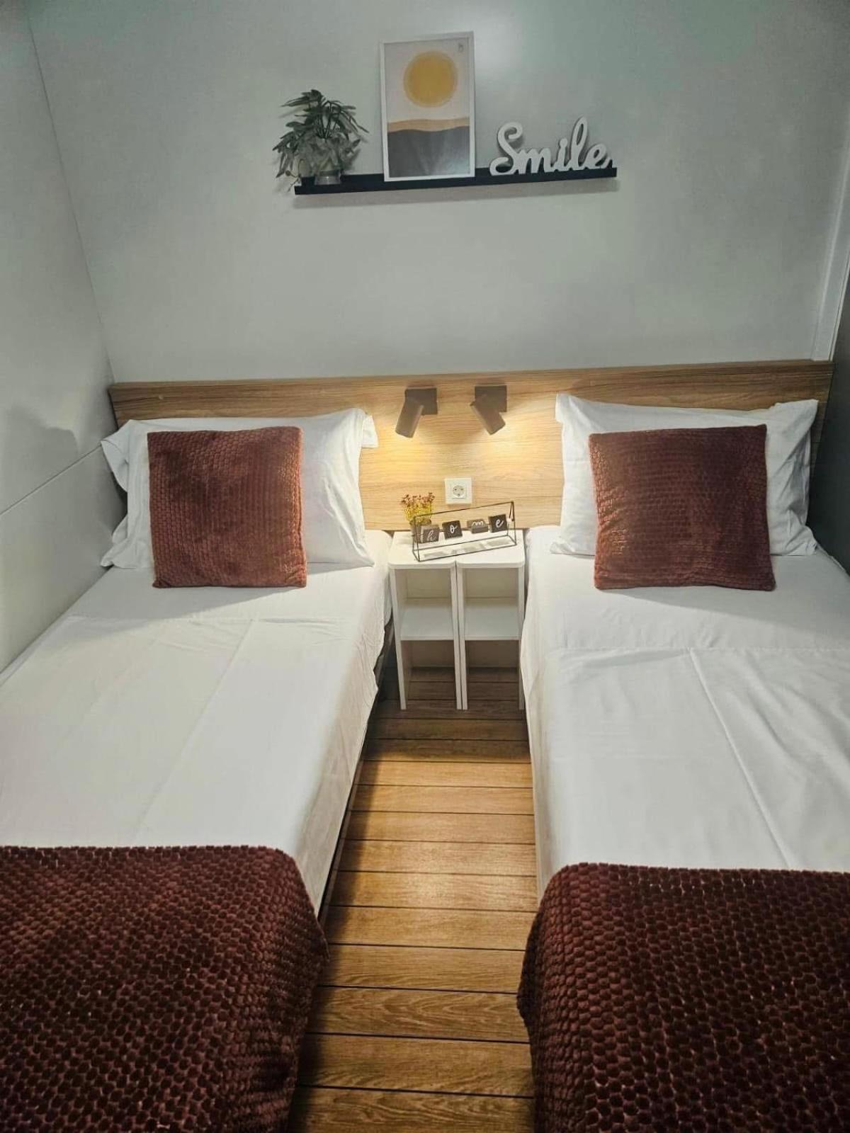 Mobile Home Peponi Del Mar, Brand New ビオグラード・ナ・モル エクステリア 写真