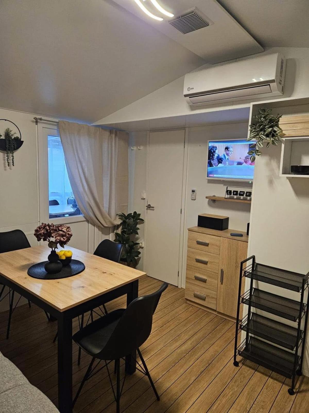 Mobile Home Peponi Del Mar, Brand New ビオグラード・ナ・モル エクステリア 写真