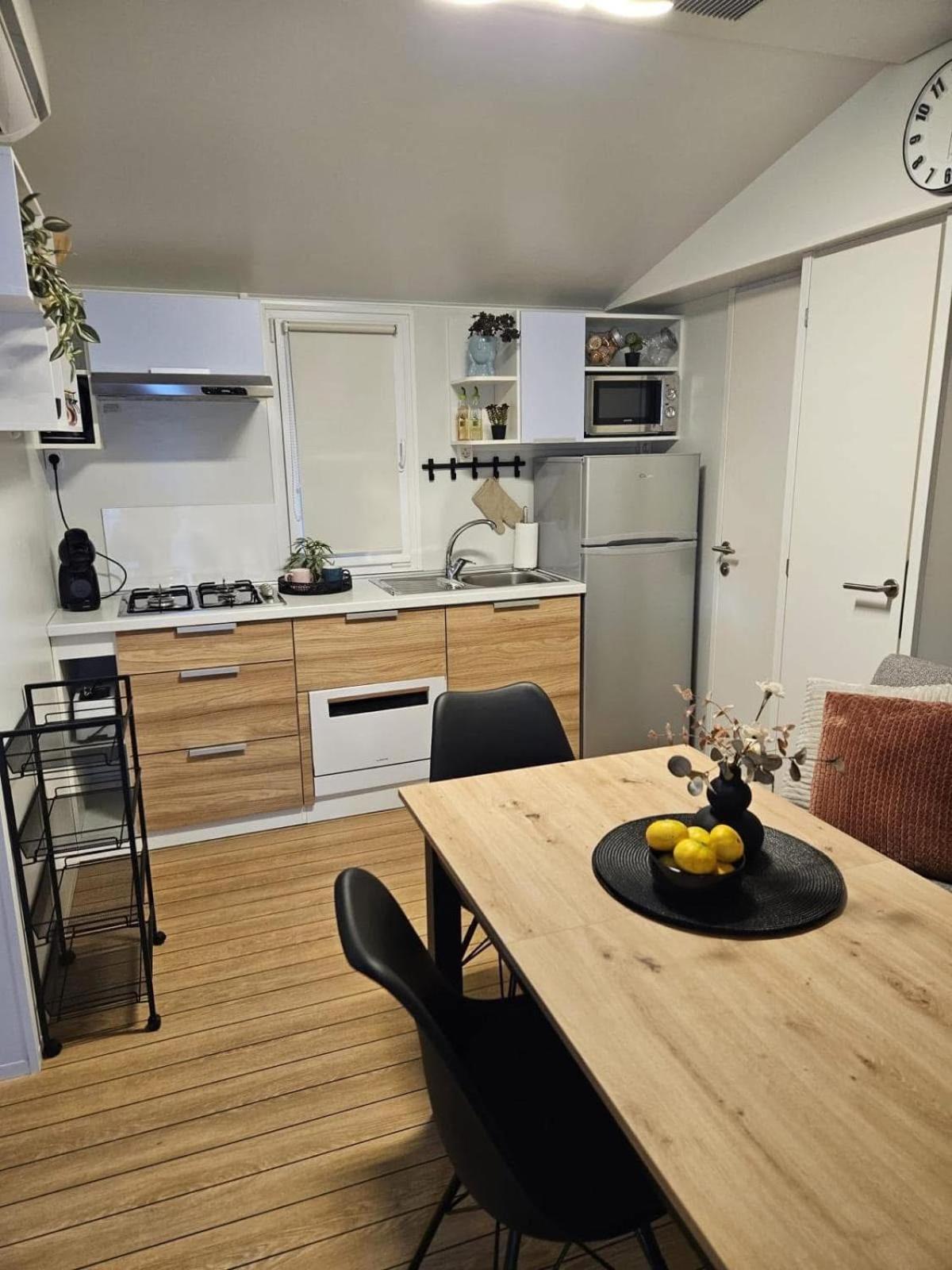 Mobile Home Peponi Del Mar, Brand New ビオグラード・ナ・モル エクステリア 写真